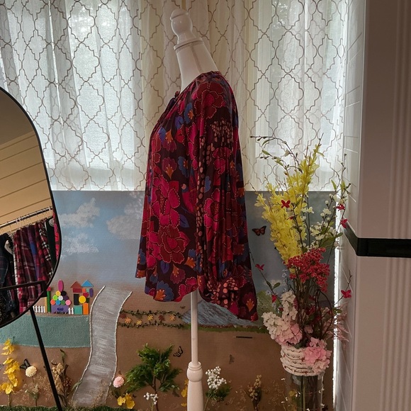 Philosophy Vibrant Red and Pink Floral Blouse - Picture 2 of 4